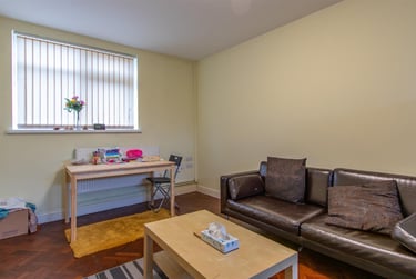2 bed house, Newport Road, Roath, Cardiff, CF241AH - Image 2